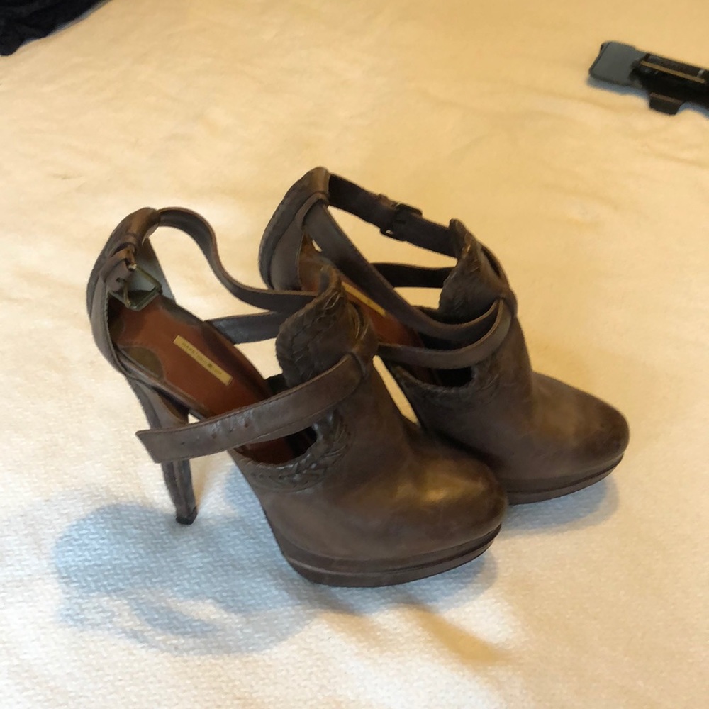 MaxStudio leather heals